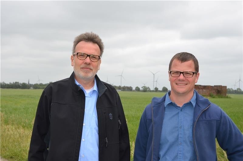 DLR-Windkraftforscher Dr. Jan Teßmer auf dem Krummendeicher Gelände, auf dem die Forschungsanlage errichtet wird.