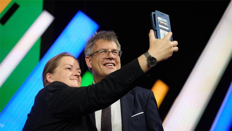 DOSB-Präsident Thomas Weikert (r) eröffnete die Mitgliederversammlung.
