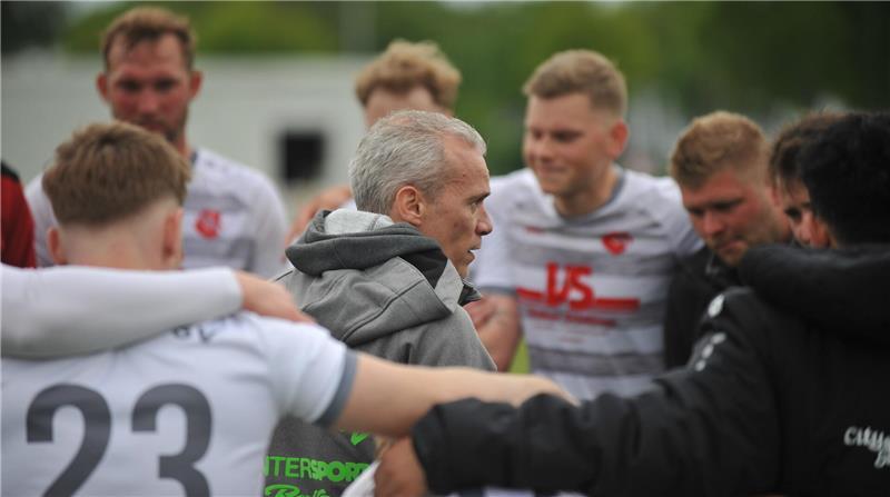 Hoffnung im Abstiegskampf: Deinstes Brasilianer glänzt auf Abschiedstour DSV-Coach Filippo Calleramo schätzt den Einsatz von Fuchs Klein.