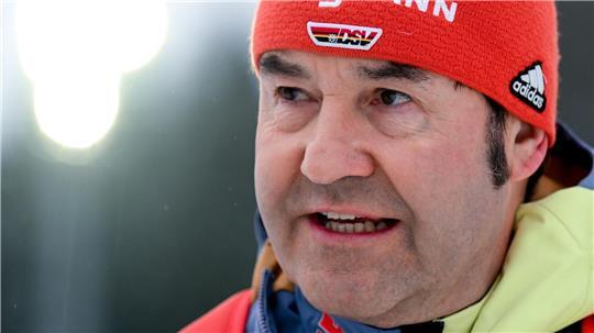 DSV-Sportdirektor Horst Hüttel sieht nach Berichten um mögliche Manipulationsmethoden im Skispringen Handlungsbedarf. (Archivbild)