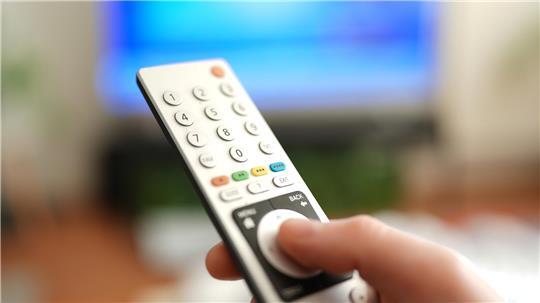 DVB-I soll auch mehr Komfort bringen - etwa eine Senderliste für alle linearen Fernsehprogramme, ganz gleich über welchen Empfangsweg. 
