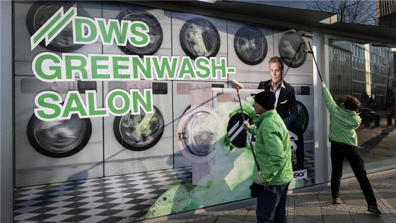 DWS in der Kritik: Die Umweltschützer von Greenpeace werfen der Deutsche-Bank-Tochter schon länger Greenwashing vor. (Archivbild)