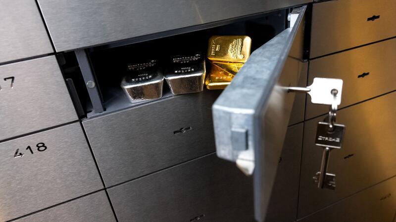 Rekord bei Goldpreis in Euro - Aussicht auf fallende Zinsen Da Gold selbst keine Zinsen abwirft, verstärkt die Aussicht auf fallende Zinsen die Nachfrage nach dem Edelmetall. (Archivbild)