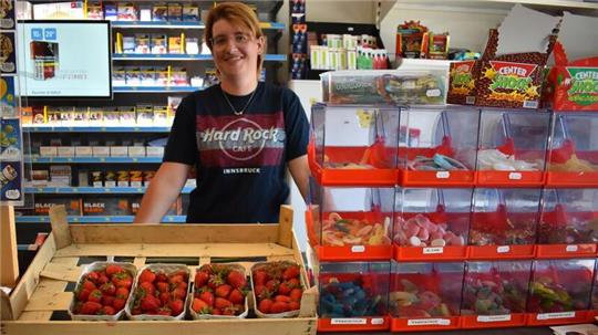 Da hatte sie noch gut lachen: Janina Schock, Betreiberin von Kalli's Kiosk, hoffte im Sommer noch, den Kiosk retten zu können.