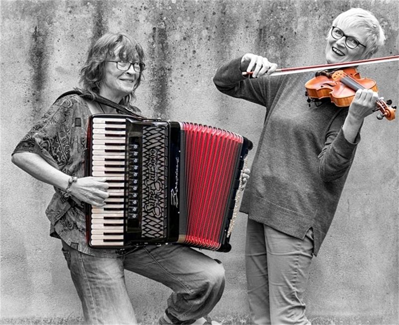 DaJú spielen Lieder von Accordion Tribe . Foto Jutta Jagenteufel