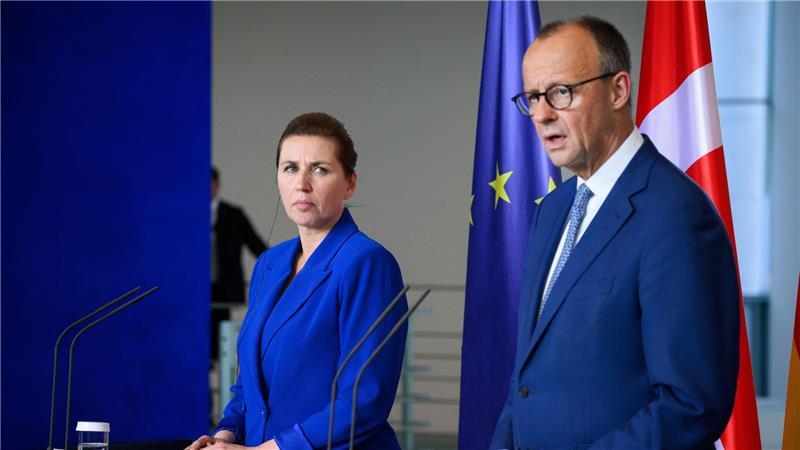 Dänemark hat EU-Ratsvorsitz übernommen Dänemarks Ministerpräsidentin Mette Frederiksen, hier jüngst nach einem Gespräch mit Kanzler Merz. (Archivbild)