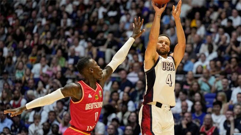 Von der Ost- an die Westküste: Schröder wechselt zu Warriors Damals Gegner, jetzt Kollegen: Schröder und Curry.