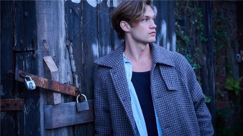 Damian Hardung mag die glamouröse Filmwelt und die nüchterne Wissenschaft.