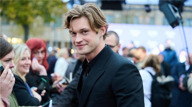 Damian Hardung spielt den Schulschwarm James Beaufort. (Archivbild)