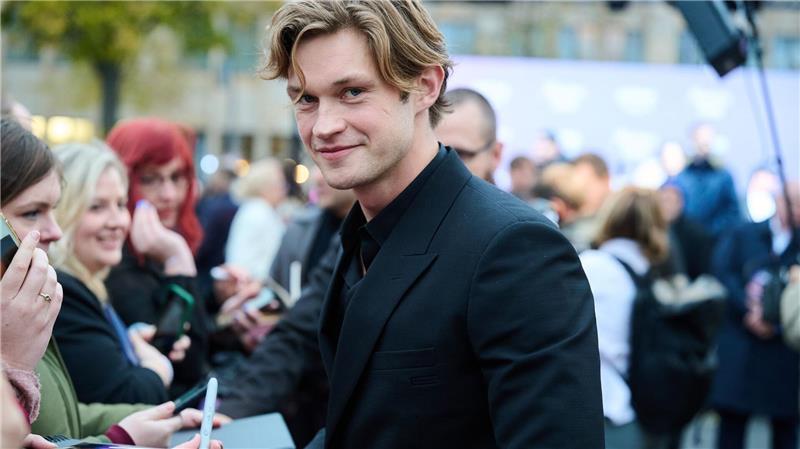 „Maxton Hall“-Fans stürmen Schloss – Adventsöffnung abgesagt Damian Hardung wurde durch seine Rolle weltweit bekannt.