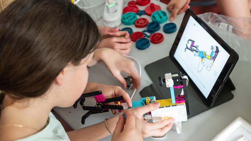 „Niederschmetternd“: Großer Nachholbedarf bei der Digitalisierung an Buxtehuder Schulen Damit Buxtehuder Schüler digitale Endgeräte im Unterricht nutzen können, brauchen die Schulen leistungsfähige Netzwerke.