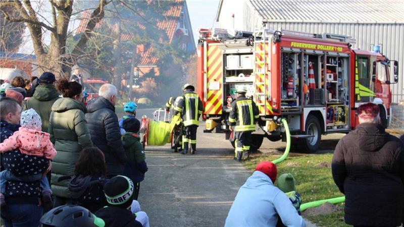 Damit die Feuerwehr Dollern weiterhin für die Bürger einsatzbereit ist, soll dieses Jahr endlich mit dem Bau eines neuen Feuerwehrgerätehauses begonnen werden (Symbolbild).