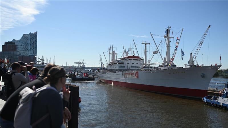 Museumsschiff „Cap San Diego“ braucht Spenden für die Werft Damit die hohen Kosten der Schönheitskur gestemmt werden können, ist der Verein auf Spenden angewiesen. (Archivbild)