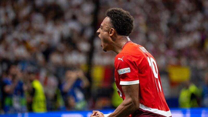 „Ein Knackpunkt“: Füllkrug rettet DFB-Elf Gruppensieg Dan Ndoye schockte Deutschland und traf mit der ersten Schweizer Gelegenheit zur Führung.