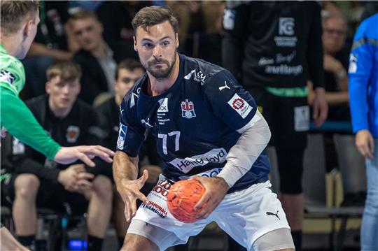 Dani Baijens von HSV Hamburg spielt den Ball.