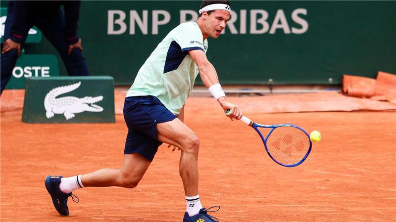 Nächster Paris-Coup von Daniel Altmaier Daniel Altmaier hat bei den French Open für die erste große Überraschung gesorgt.