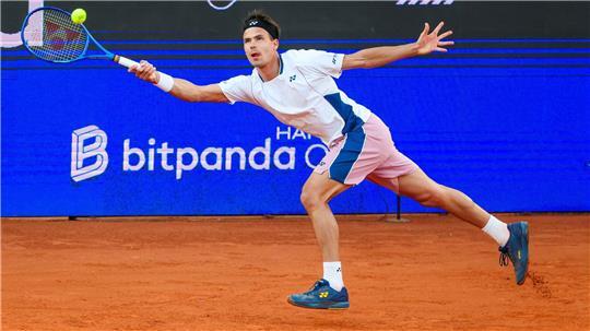 Daniel Altmaier streckte sich beim Tennis-Turnier in Hamburg vergebens.