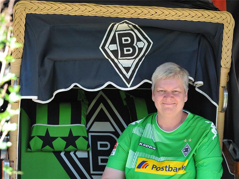 Daniel Dreyer aus Assel macht es sich in ihrem Gladbach-Strandkorb gemütlich. Fotos Berlin