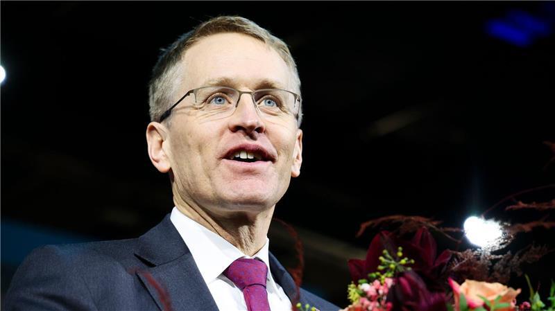 Daniel Günther erhält bei seiner Wiederwahl als Landesvorsitzender mehr als 94 Prozent der gültigen Stimmen.