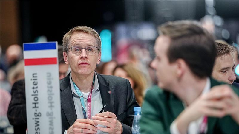 Daniel Günther ist froh über den CDU-Beschluss zu Social Media.