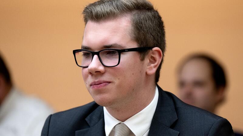 AfD-Landesparteitag: Halemba soll sein Mandat niederlegen Daniel Halemba gilt als Rechtsaußen in der bayerischen AfD.