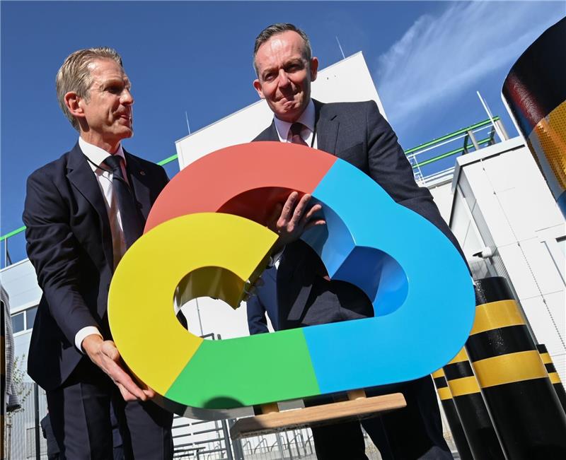 Daniel Holz und Volker Wissing bei der Eröffnung des neuen Google Cloud-Rechenzentrum in Hanau.