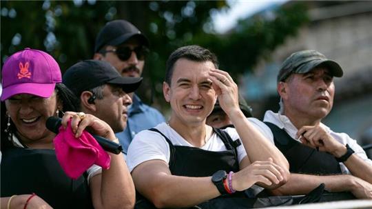 Daniel Noboa (M) gilt als Mitte-Rechts-Politiker.