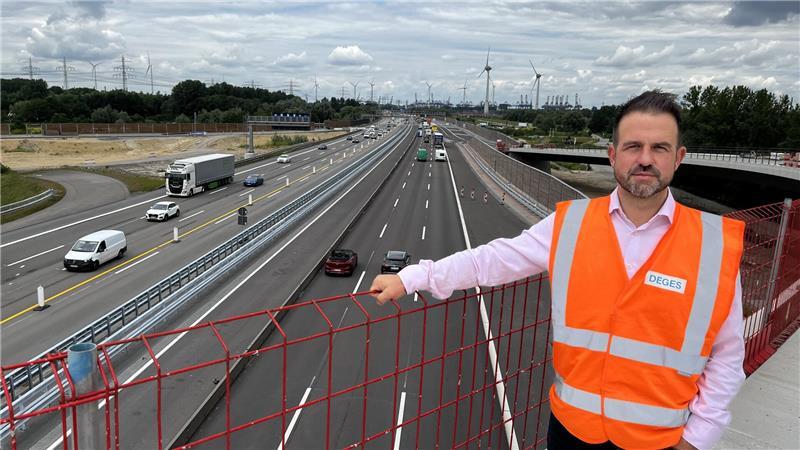 A26 West: Wann kommt der Lückenschluss nach Hamburg? Daniel Scheer baut als Projektleiter die A26 West zwischen Neu Wulmstorf und A7. Das Bild ist wenige Tage vor der Öffnung zweier zusätzlicher Fahrspuren auf der A7 entstanden.