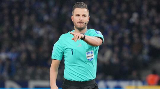 Daniel Schlager wird bei der Partie Frankfurt gegen Wolfsburg mit der Schiedsrichter-Kamera auflaufen.
