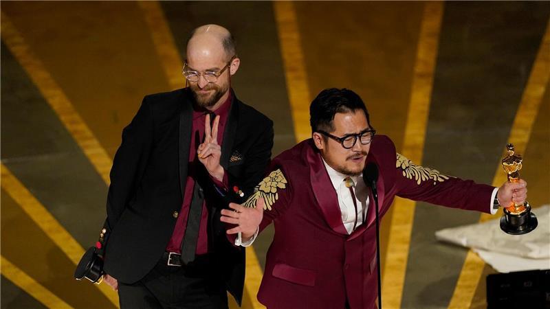 Daniel Schreinert (l) und Daniel Kwan wurden mehrfach für ihren Film „Everything Everywhere All at Once“ bei den Oscars ausgezeichnet. (Archivbild)