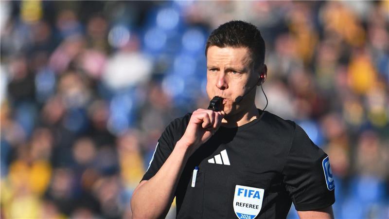 Daniel Siebert pfeift das Champions-League-Finale. (Archivbild)