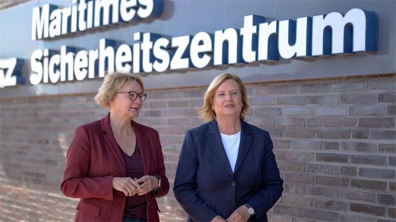 Daniela Behrens (l.) und Eva Högl sehen im Maritimen Sicherheitszentrum Vorbildcharakter.