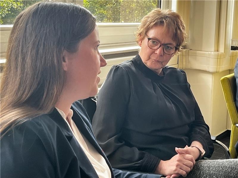 Sozialministerin im Landkreis: Wie Daniela Behrens die Krankenhäuser retten will Daniela Behrens (rechts) im Gespräch mit den Landtagskandidaten Corinna Lange (links) und Matthias Mittlmejer (nicht im Bild) in der TAGEBLATT-Redaktion. Foto: Richter