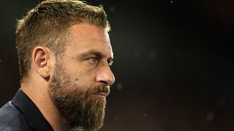 Alonso freut sich auf Generations-Kollegen De Rossi Daniele De Rossi bleibt auch über die Saison hinaus Trainer der AS Rom.