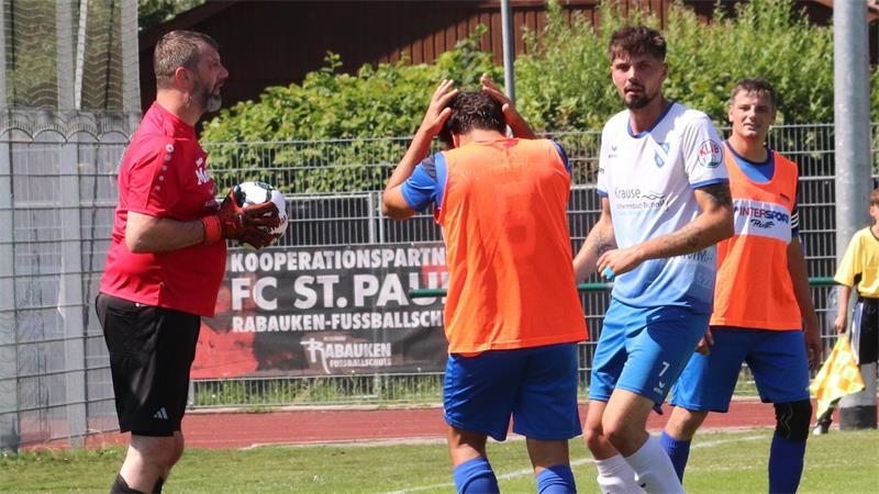 Danilo Wutke, in dieser Saison auch meistens noch als Torwart im Einsatz, gibt seinen Trainerposten beim VfL Fredenbeck auf.