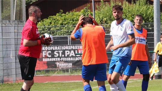 Danilo Wutke, in dieser Saison auch meistens noch als Torwart im Einsatz, gibt seinen Trainerposten beim VfL Fredenbeck auf.