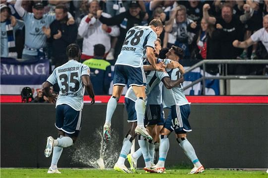 Dank Bakery Jatta konnte der HSV über drei Punkte in Hannover jubeln.