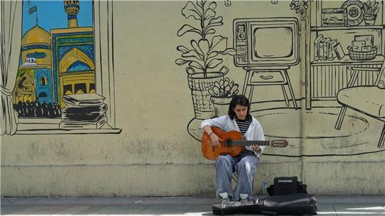 Dank der aktuellen Waffenruhe stellt sich in den Straßen Teherans auch wieder ein gewisser Alltag ein - doch viele befürchten, dass der Krieg noch nicht vorbei ist. (Archivbild)