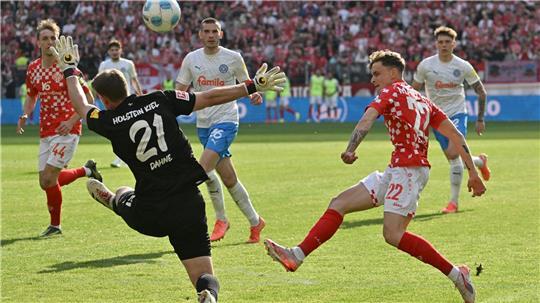 Dank eines Joker-Tores von Nelson Weiper kam der FSV Mainz 05 zu einem Remis gegen Holstein Kiel.
