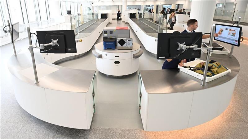 Kontrollen am Flughafen: Neue Regeln fürs Handgepäck Dank neuer Handgepäckscanner könnten die Flüssigkeitsregeln fürs Flugzeug-Handgepäck bald Geschichte sein. (Archivbild)