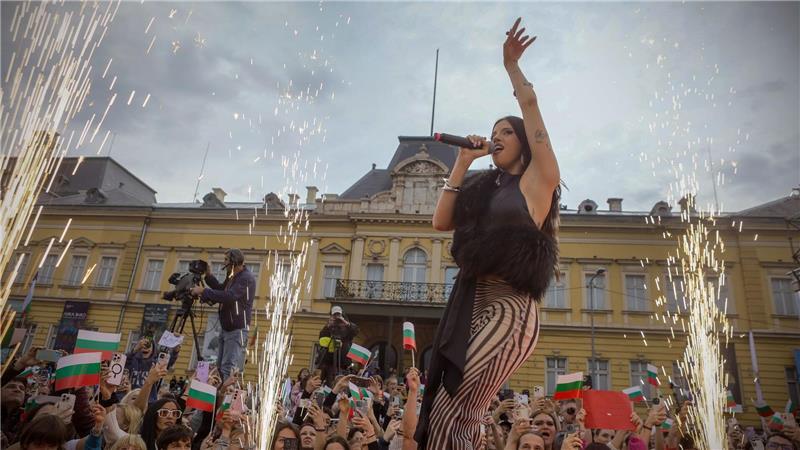 Dara, die Gewinnerin des Eurovisionswettbewerbs 2026, tritt vor ihren Fans in der bulgarischen Hauptstadt Sofia auf.