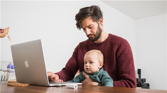 Darf mein Chef befehlen, dass ich im Online-Meeting die Kamera einschalten muss? (Symbolbild)
