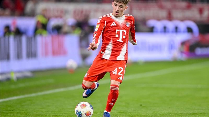 Darf womöglich bald auch das DFB-Trikot tragen: Bayerns Jungstar Lennart Karl. (Archivbild)