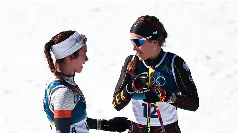 Darija Neprjajeva (l) erklärt ihren Pauxpas.