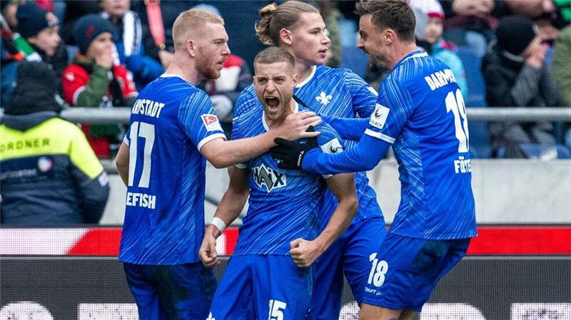 Darmstadt bejubelt die erneute Führung in Hannover.