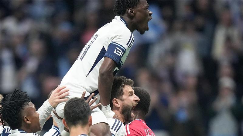 Müller trifft wieder: Vancouver gewinnt Playoff-Auftakt Das 2:0 erzielte Thomas Müller (rechts) per Elfmeter.
