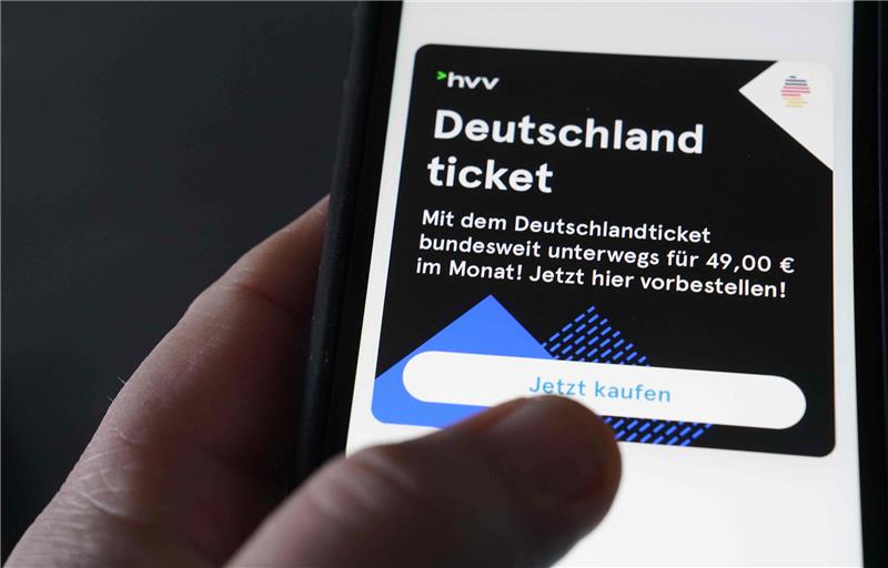 Warum HVV-Kunden bald Post bekommen Das 49-Euro-Ticket beschert dem HVV zahlreiche Neuabonnenten. Doch für Bestandskunden gibt es jetzt eine wichtige Änderung. Foto: Marcus Brandt/dpa