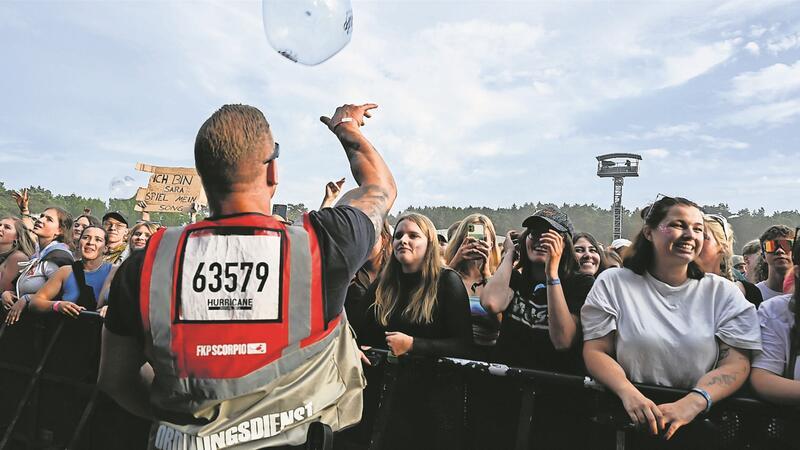 Von Exhibitionisten und fliegenden Flaschen: Als Security auf dem Festival Das Agieren der Security hat sich in den letzten Jahren sehr gewandelt.