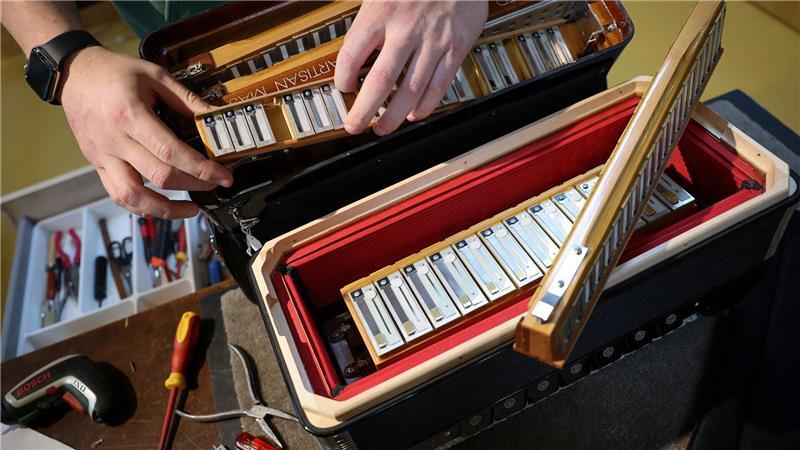 Das Akkordeon ist ein recht junges Instrument. 