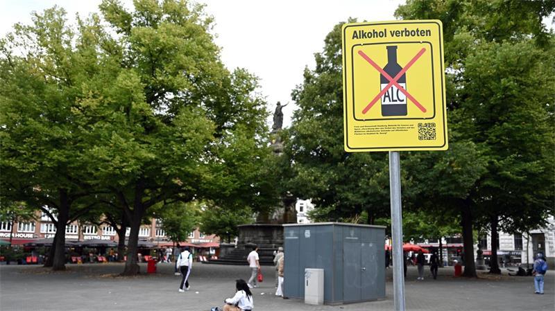 Kneipenchef am Hansaplatz: Alkoholverbot wirkt Das Alkoholkonsumverbot wurde Anfang August auf an den Hauptbahnhof angrenzende Stadtteile erweitert.